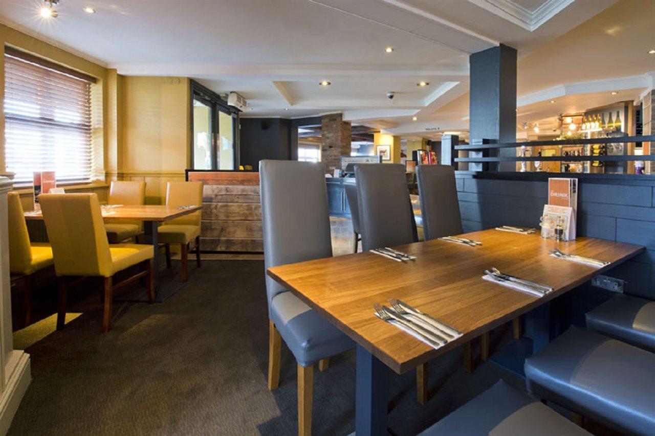 Premier Inn London Ромфорд Экстерьер фото
