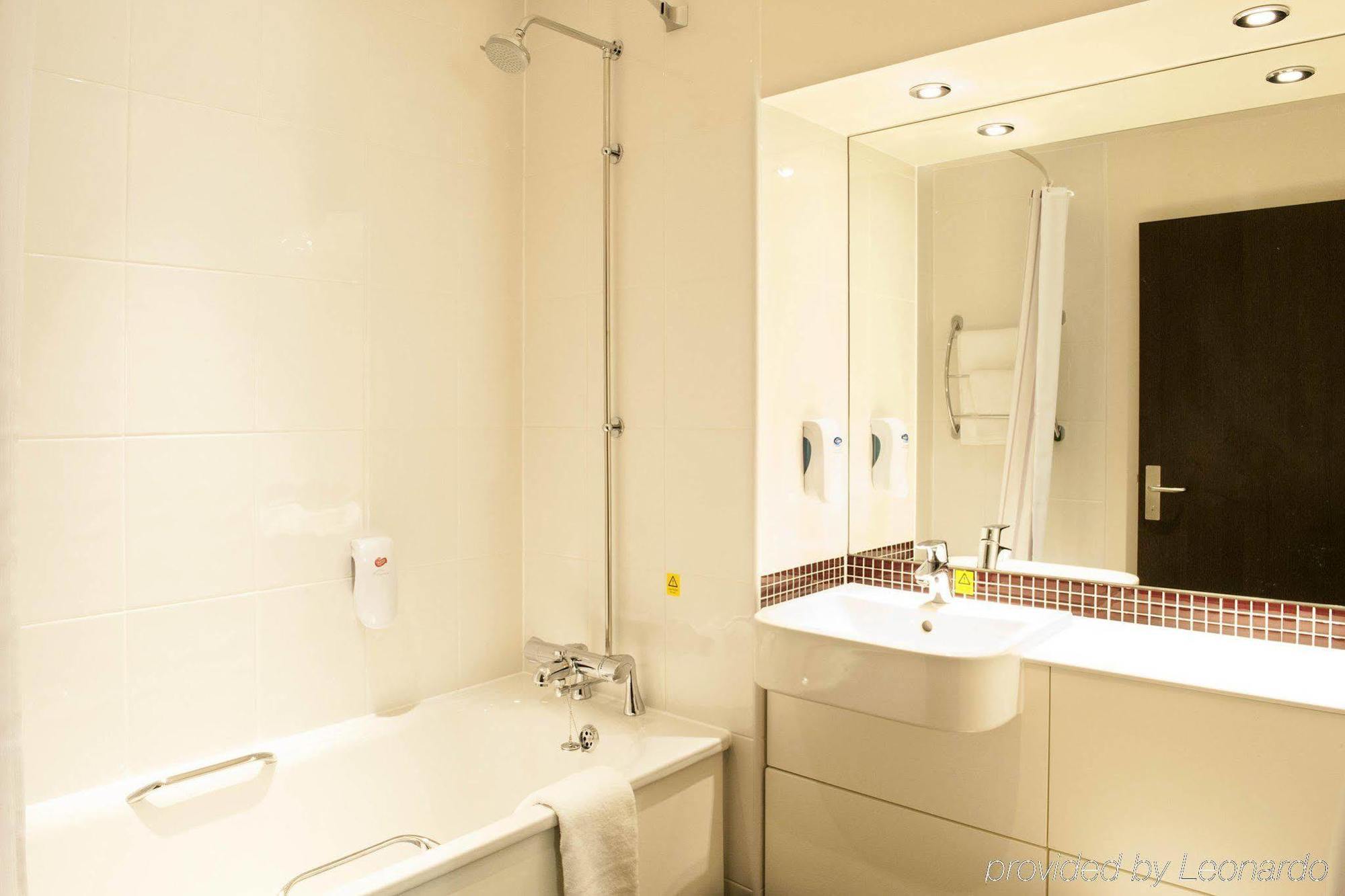 Premier Inn London Ромфорд Экстерьер фото